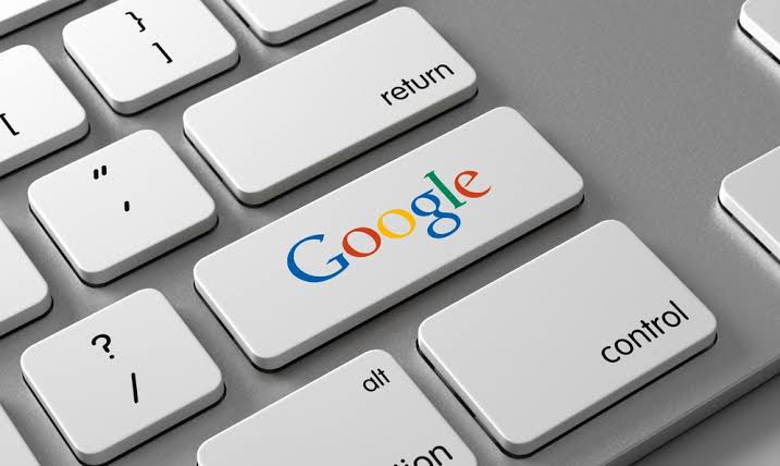 teclado con tecla que dice google