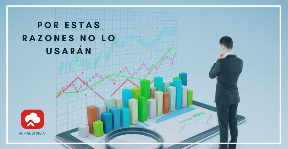 persona observando graficos estadisticos